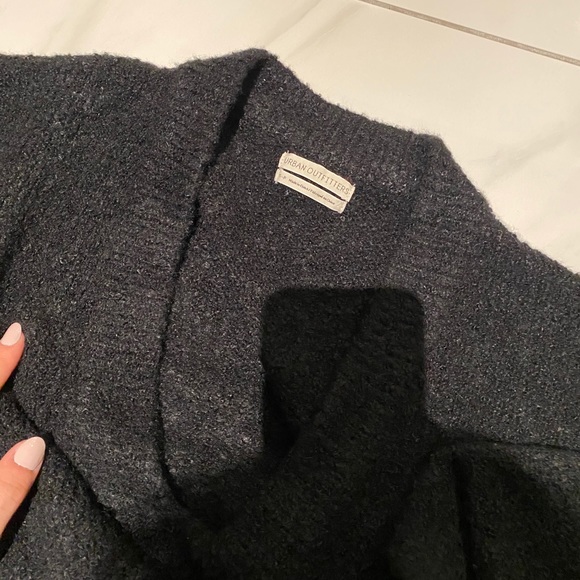 UO V-neck sweater - Picture 3 of 5